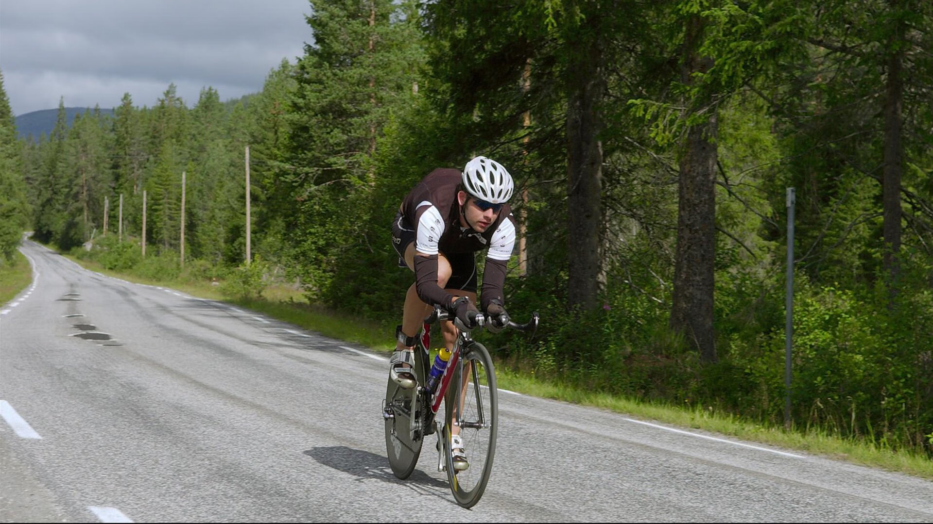 _桥下快闪赛：建筑与运动融合的另类体验_，桥下运动场