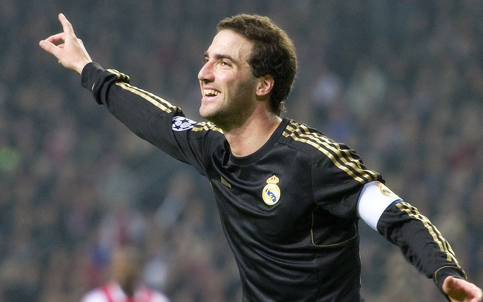 美国反曲弓男队在洲际射箭锦标赛中获得金牌，反曲弓世界纪录